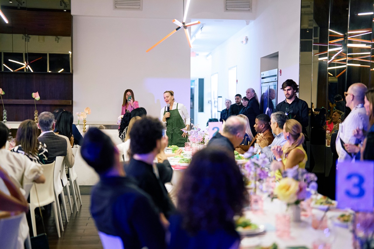 EC Gallery Table A7404899 Large